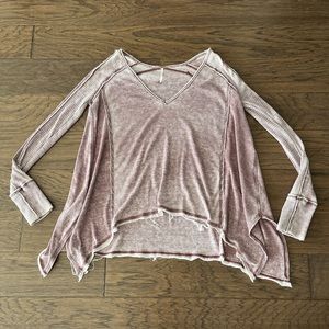 Free People V Neck Relaxed Oversized Thermal Long Sleeve Shirt. Women’s size XS